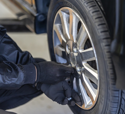 鈑金塗装からカスタムまで幅広いサービスに対応